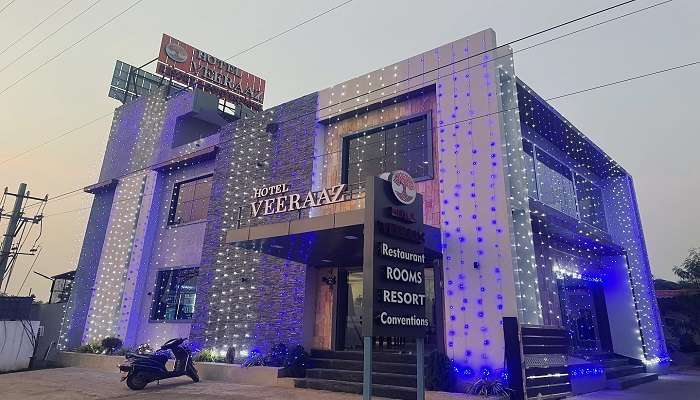 Hotel Veeraz is one of the popular hotels in Parvathipuram