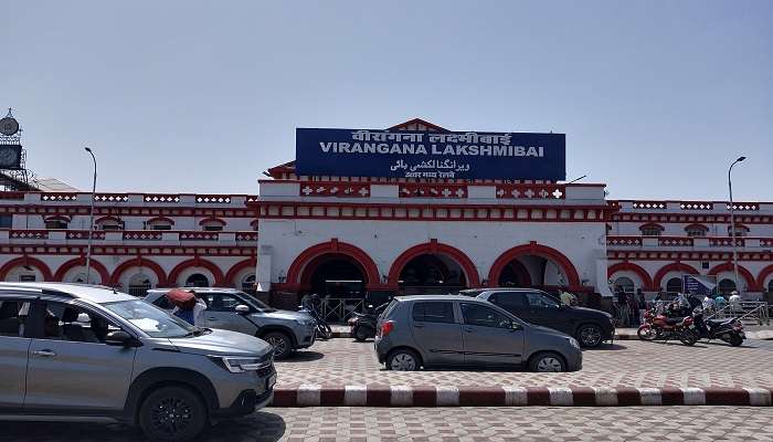 The Virangana Lakshibai Railway Station is one of the closest railway stations to the Chaurasi Digamber Jain Temple