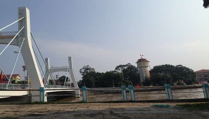 Walk through the bridge of Phan Thiet