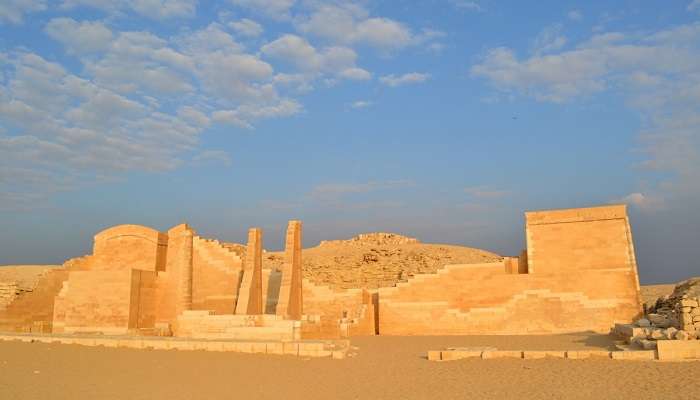 reach the exotic place Saqqara Necropolis through various.