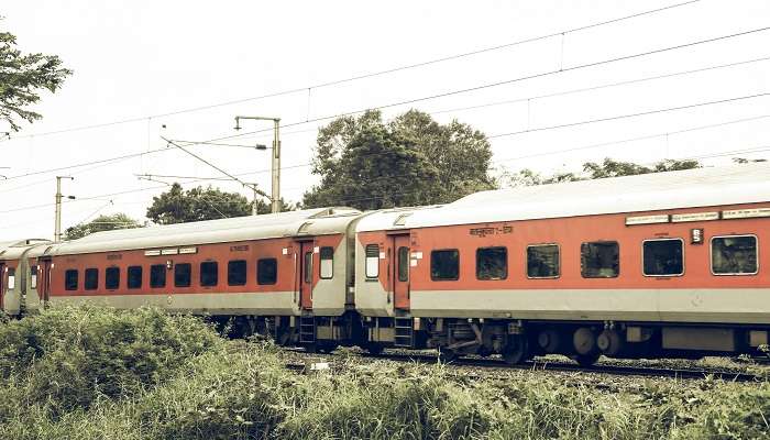 reach the Sree Karthyani Aroor temple by train.