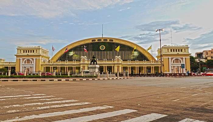 if you are planning to travel by train then hop on a train from Hua Lamphong station