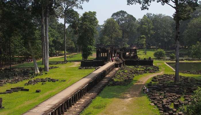 Ancient ruins around the Phimeanakas Temple