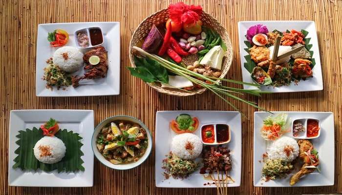 Savour the delicacy of traditional Balinese cuisine.