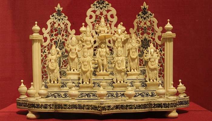 The Napier Museum houses a splendid collection of ivory carvings showcasing intricate craftsmanship and artistic expression.