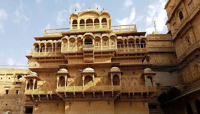 Discover the magnificence of the Jaisalmer Fort, which is among the best Rajasthan heritage places.