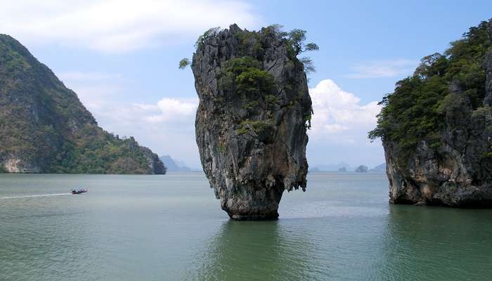 Remarkable view of James Bond Island, a popular place near Hong Island in Thailand. 