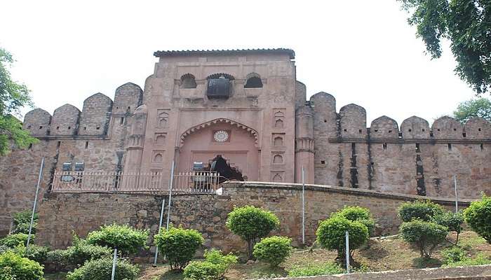 The famous Jhansi Fort is a must-visit destination In Garautha on your trip to UP