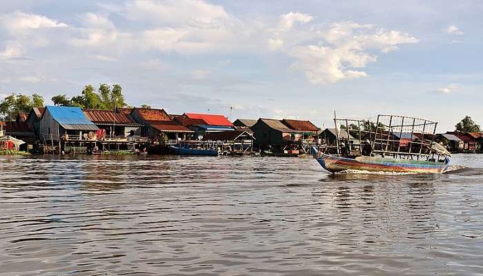 Floating market of Kampong Khleang, situated near Chong Kneas Floating Village.