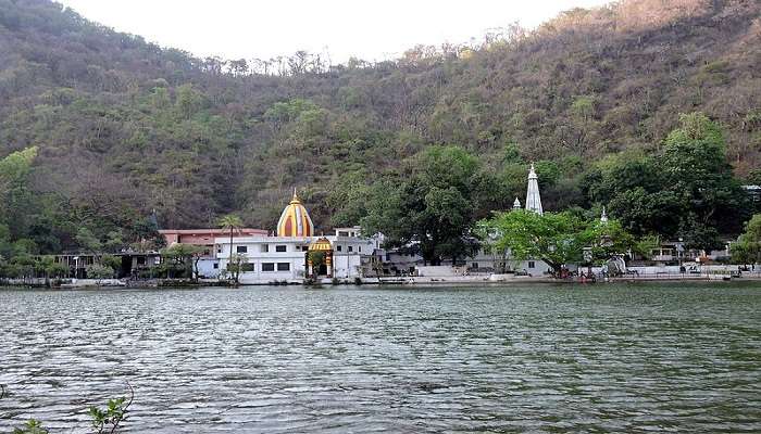 The nature around Renuka Ji Temple in Kamrunag Lake