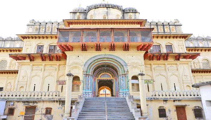 Kanak Bhavan has a beautiful architecture 