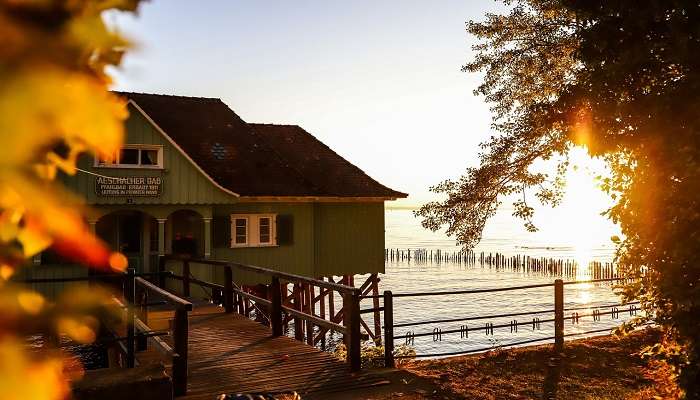 Live in picturesque setting at the Keemala Luxury Resort, which has lovely treehouse villas in Bangkok