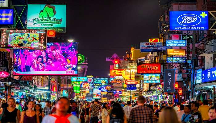 The hustle-bustle of the Khao San Road 