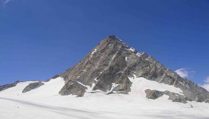Enjoy trekking at Kolahoi Glacier in Kashmir. 
