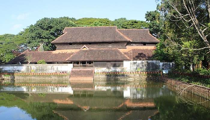 Experience the beauty of place near Alappuzha Palace