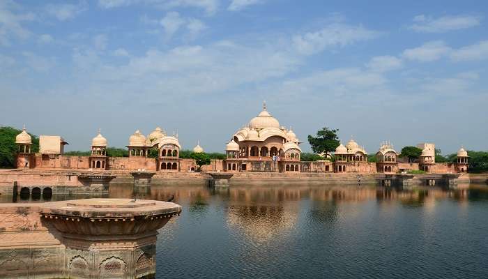 The picture of Kusum Sarovar surrounded by lake