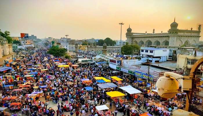 Visit Laad Bazaar near Moazzam Jahi