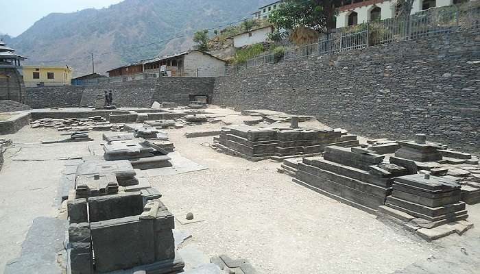 The mandals of Lakhmandal Temple