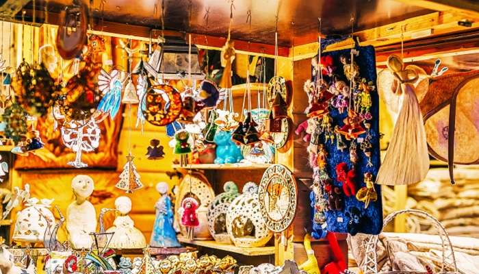 Laksala Gifts is perfect for souvenirs and local Sri Lankan handicrafts near Bale Bazaar