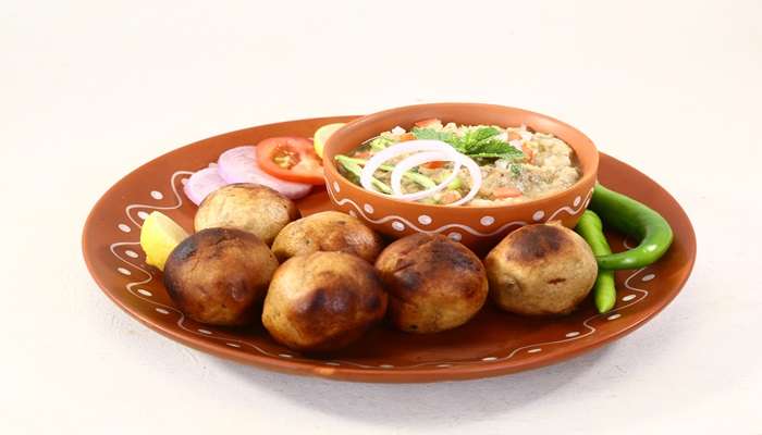Litti Chokha is served as a part of Local Cuisine in Bhadaini Ghat