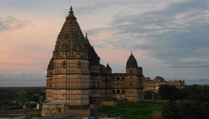 The famous Ram Raja Temple in Orchha