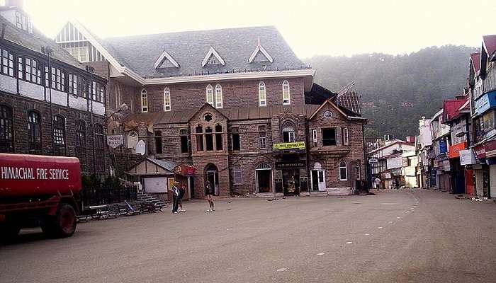 Mall Road in Shimla is a nearby Hawa Ghar 