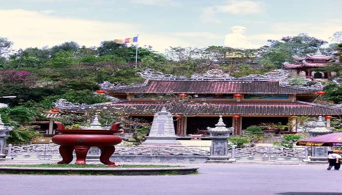  Long Son Pagoda, a famous Buddhist temple 