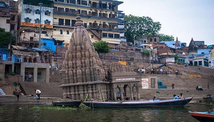 A divine picture of temple near Harishchandra Ghat.