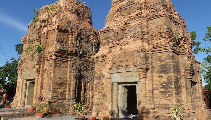 A picture of Neak Buos Temple near Preah Vihear Temple