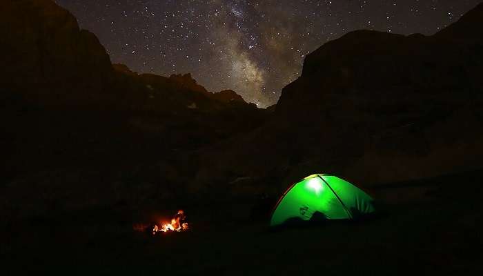 There are many cottages, camps and tents available for overnight accommodation near the route of Hanuman Gundi Falls