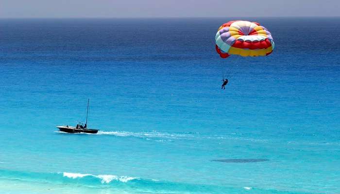 Want to get a bird’s eye view of the beautiful coast of Andaman? Parasailing is just for you