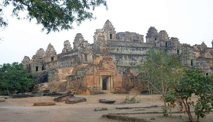 Discover the history of the Phnom Bakheng Temple