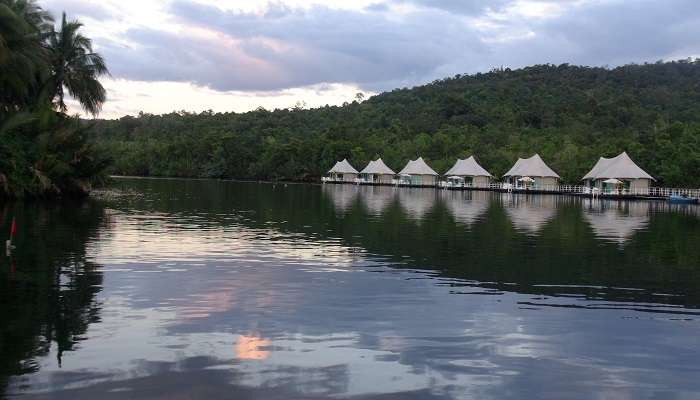Resorts located along a river, near Lake Yeak Laom.