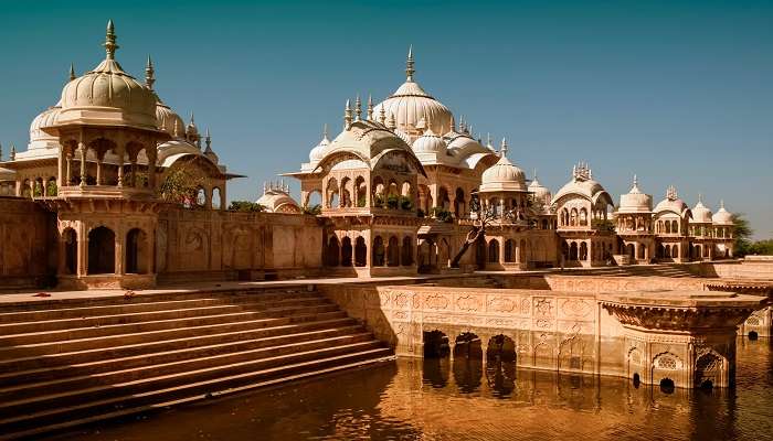 A fort near the Kusum Sarovar lake