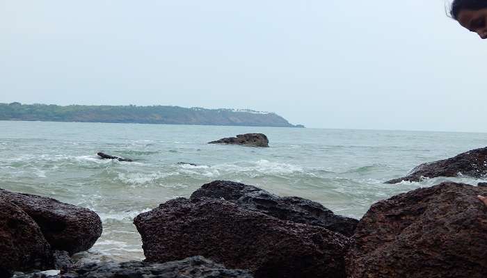 The rocky formations at Rajbagh beach 