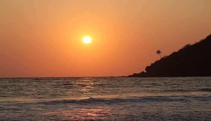 La vue incroyable du coucher du soleil sur la plage de Bogmalo