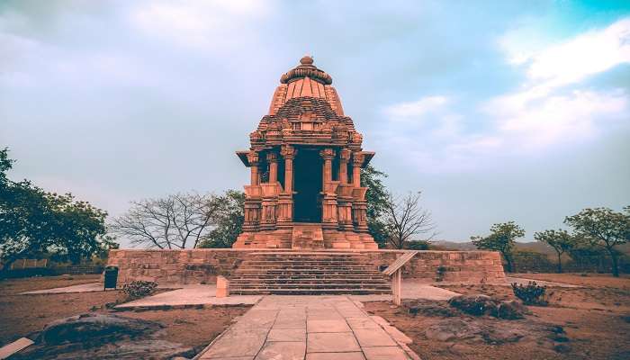 Chaturbhuj Temple is a stunning architectural masterpiece