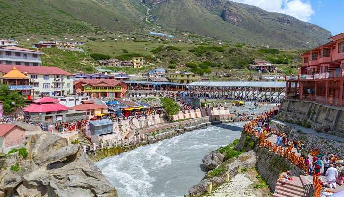 Pilgrims making their journey to Shree Badrinath