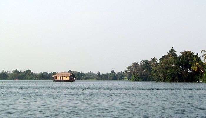 Stay at the purity at Lake Vembanad for the best trip.
