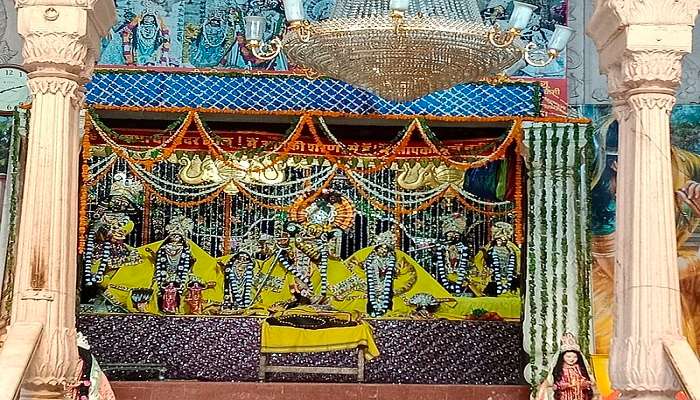 Visit Radha Damodar Temple while visiting Radha Kund in Mathura