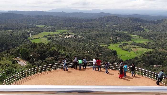 A beautiful viewpoint from the Raja’s seat to explore near the Madikeri Fort. 