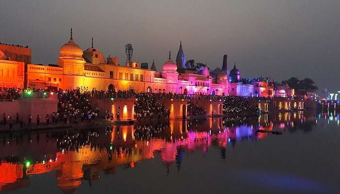 Take in the Night view of Ayodhya city while visiting Ram Ki Paidi