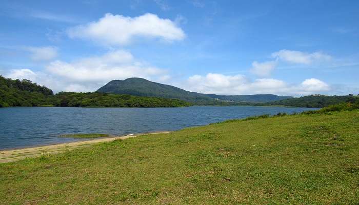 The Kande Ela Reservoir is perfect for those seeking tranquility away from the bustling streets and cities