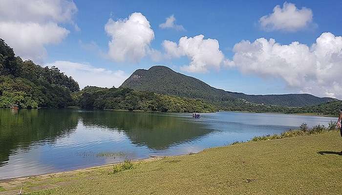 <div></div> <a href="https://commons.wikimedia.org/wiki/File:Lake_in_Nuwara_Eliya.jpg" rel="nofollow" target="_blank" class="imagesource-link">Image Credit: Rilwan19760430 for Wikimedia Commons</a>