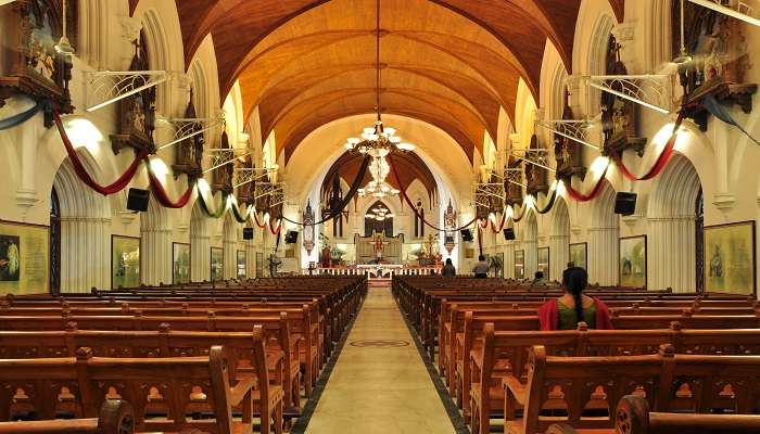  Interiors of San Thome Cathedral near hotels in Kelambakkam 