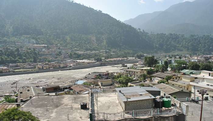 An image of Uttarkashi town where Yamunotri Temple is located 
