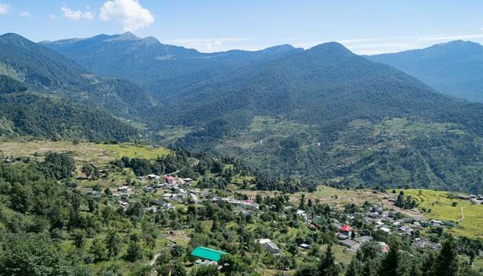 The green hills of the charming Sari Village 