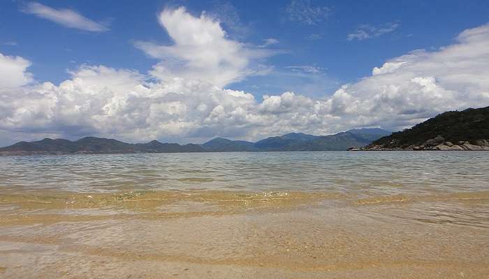  Beaches of Vietnam offer relaxing gateway. 