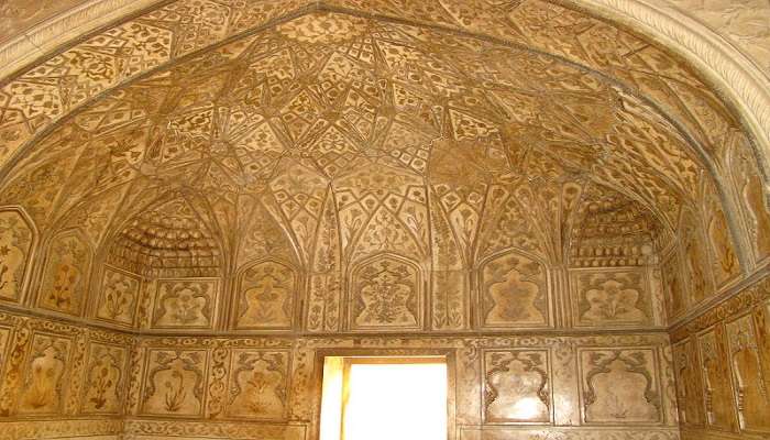 Inside Sheesh Mahal, the intricate detailings inside is no less than an art