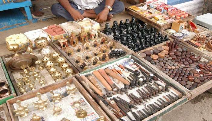 Take a small piece of Varanasi with you and take some souvenirs home